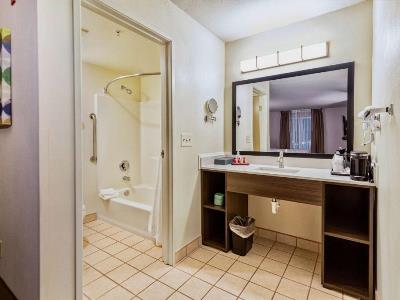 bathroom 1 - hotel surestay plus by bw seatac airport - seatac, united states of america