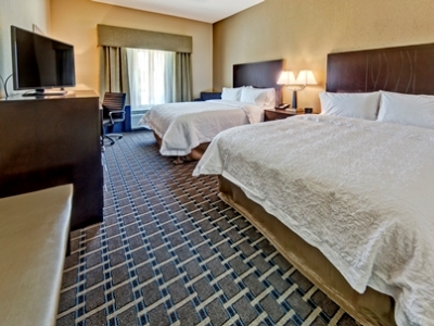 bedroom 4 - hotel hampton inn indianola - indianola, united states of america