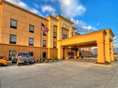 exterior view - hotel hampton inn indianola - indianola, united states of america