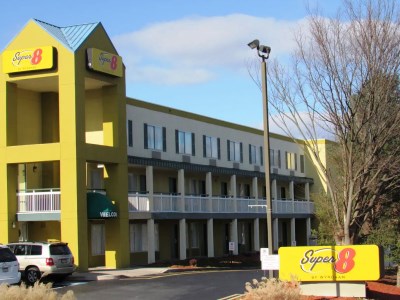 exterior view - hotel super 8 by wyndham new cumberland - new cumberland, united states of america