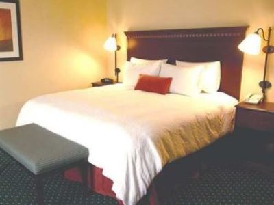 bedroom 1 - hotel hampton inn and suites - mansfield, texas, united states of america