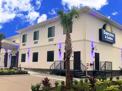 Days Inn Suites Wyndham Greater Tomball