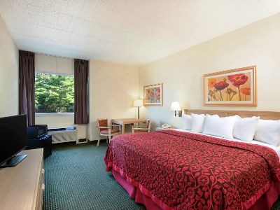 bedroom - hotel days inn by wyndham fremont - fremont, ohio, united states of america
