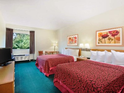 bedroom 1 - hotel days inn by wyndham fremont - fremont, ohio, united states of america