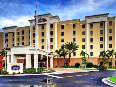 exterior view - hotel hampton inn and suites coconut creek - coconut creek, united states of america
