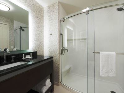 bathroom - hotel residence inn boston needham - needham, united states of america