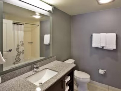 bathroom - hotel residence inn chicago wilmette/skokie - wilmette, united states of america
