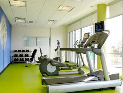 gym - hotel springhill suites philadelphia airport - ridley park, united states of america
