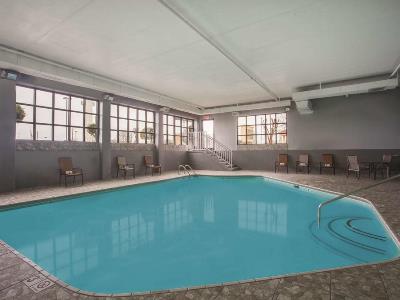 indoor pool - hotel la quinta inn and suites knoxville east - knoxville, tennessee, united states of america