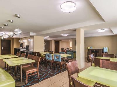breakfast room 1 - hotel la quinta inn suites knoxville papermill - knoxville, tennessee, united states of america