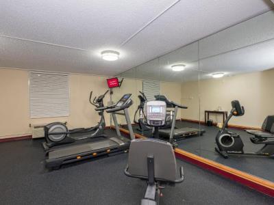 gym - hotel red roof inn central - papermill road - knoxville, tennessee, united states of america