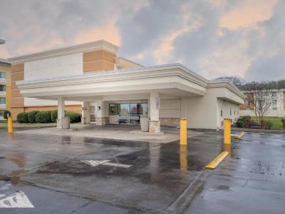 exterior view - hotel red roof inn central - papermill road - knoxville, tennessee, united states of america