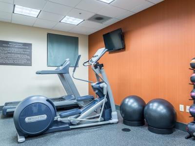 gym - hotel hampton inn and suites knoxville dtwn - knoxville, tennessee, united states of america