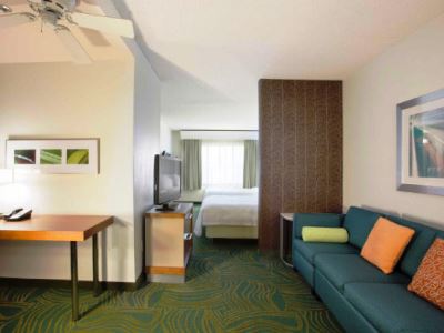 bedroom - hotel springhill suites phoenix tempe/airport - tempe, united states of america