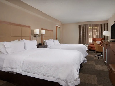 bedroom - hotel hampton inn n suites phoenix scottsdale - scottsdale, united states of america