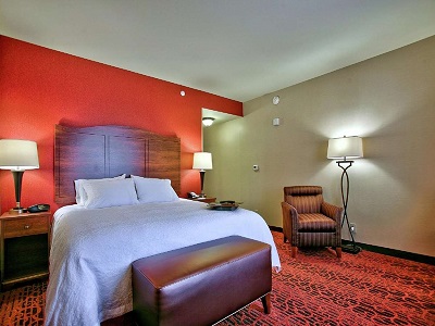 bedroom - hotel hampton inn and suites at talking stick - scottsdale, united states of america