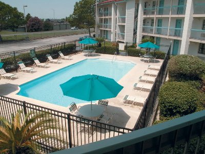 outdoor pool - hotel la quinta inn veterans - metairie, united states of america
