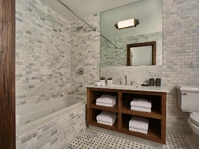 bathroom - hotel nautilus sonesta miami beach - miami beach, united states of america