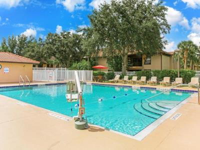 outdoor pool - hotel alhambra villas - kissimmee, united states of america