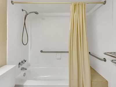 bathroom - hotel ramada by wyndham baltimore west - baltimore, united states of america