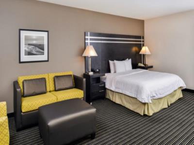 bedroom 2 - hotel hampton inn and suites sfo airport south - burlingame, united states of america