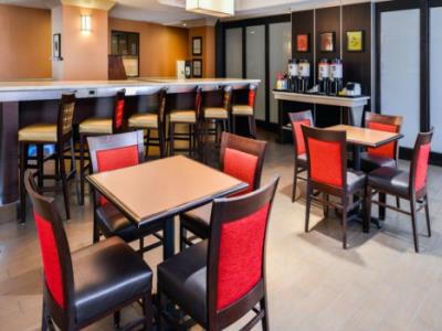 breakfast room - hotel hampton inn and suites sfo airport south - burlingame, united states of america