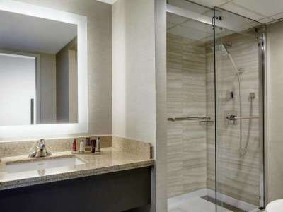 bathroom - hotel san francisco arpt marriott waterfront - burlingame, united states of america