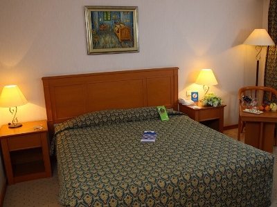 bedroom - hotel wyndham tashkent - tashkent, uzbekistan