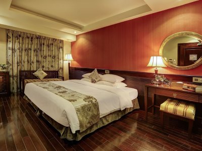 deluxe room - hotel golden silk boutique - hanoi, vietnam