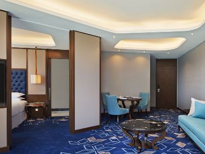 suite - hotel four points by sheraton danang - danang, vietnam
