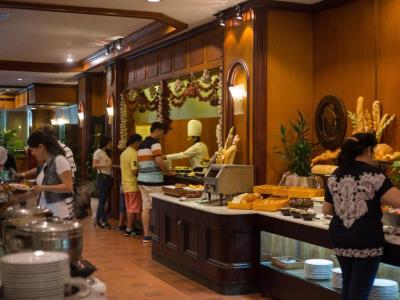 restaurant - hotel halong plaza - ha long, vietnam