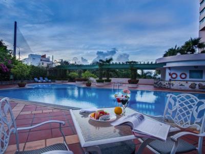 outdoor pool - hotel halong plaza - ha long, vietnam