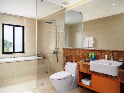 bathroom - hotel wyndham garden cam ranh resort - cam ranh, vietnam