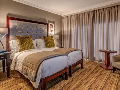 deluxe room - hotel intercontinental o.r. tambo airport - johannesburg, south africa